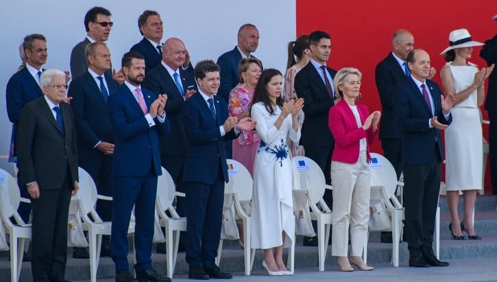 Nicusan Dan alaturi de Mirabela Grdinaru la parada militara de pe Champs Elysees