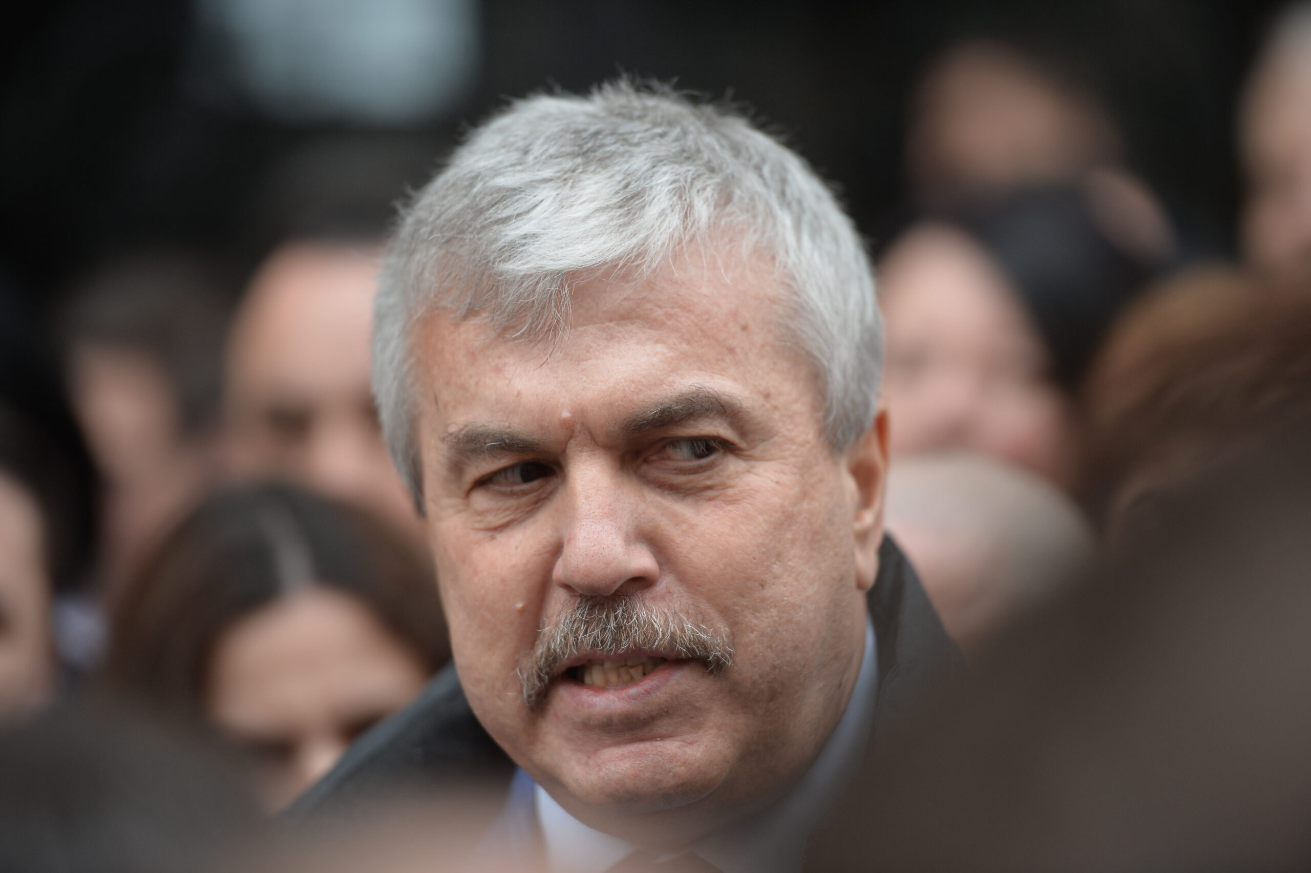 Un europarlamentar român a solicitat Comisiei Europene măsuri pentru scăderea prețului energiei. Ce reacție a avut? 2 Un europarlamentar roman a solicitat Comisiei Europene masuri pentru scaderea pretului energiei Ce reactie a avut