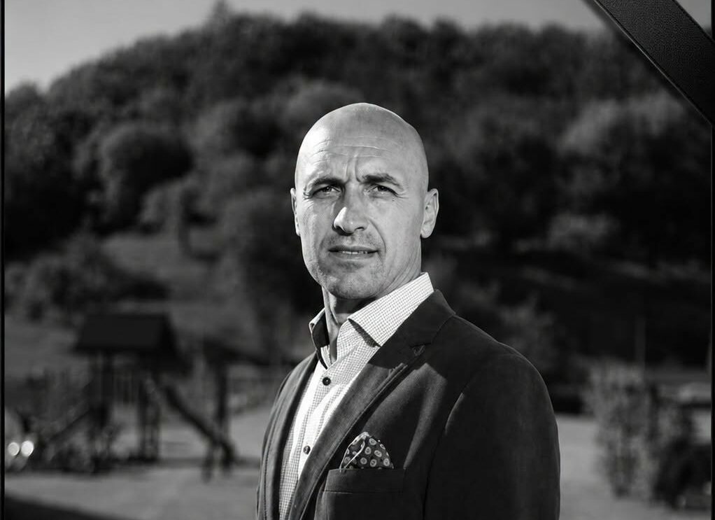 Reacția PNL după decesul lui Gabriel Mureșan. Fostul fotbalist era primar în comuna Apold și fusese reales cu aproape 89% din voturi. 2 reactia PNL dupa decesul lui Gabriel Muresan Fostul fotbalist era primar in comuna Apold si fusese reales cu aproape 89 din voturi