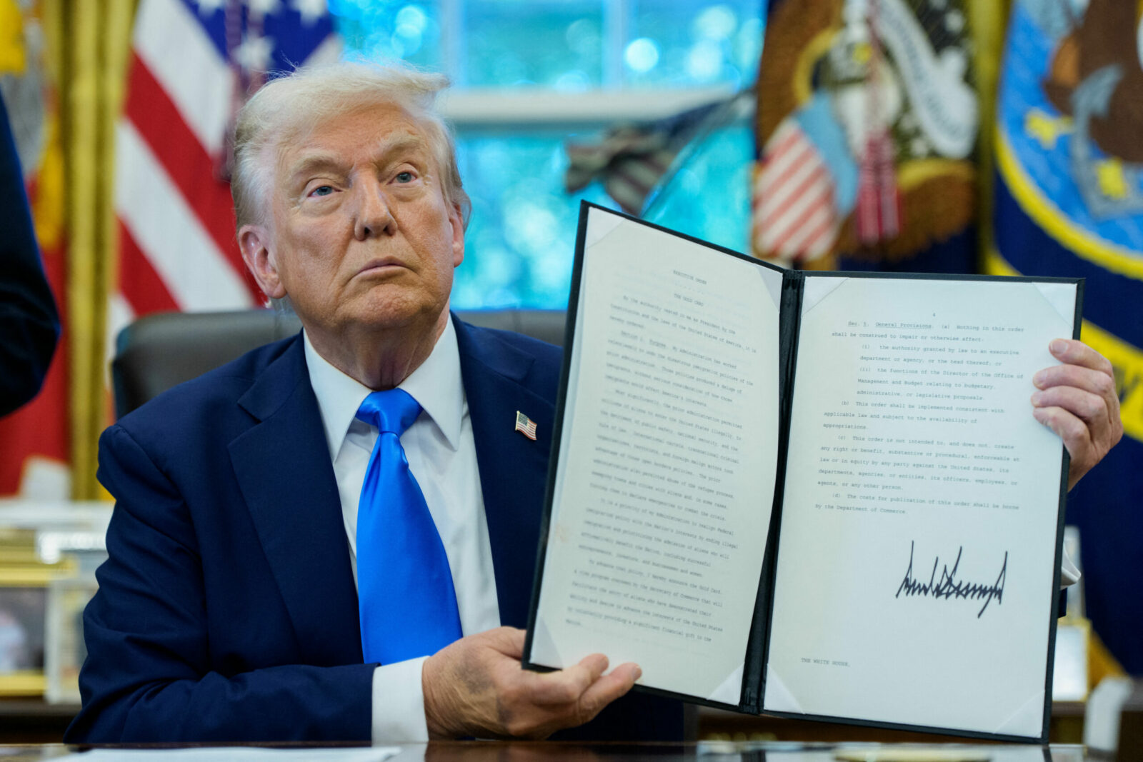 Trump proclamă Ziua Națională a Scoicilor și îi Îndeamnă pe Pescari să Voteze pentru Republicani: Altfel Nu Veți Mai Pescui Niciodată 2 trump proclama ziua nationala a scoicilor si ii indeamna pe pescari sa voteze pentru republicani altfel nu veti mai pescui niciodata