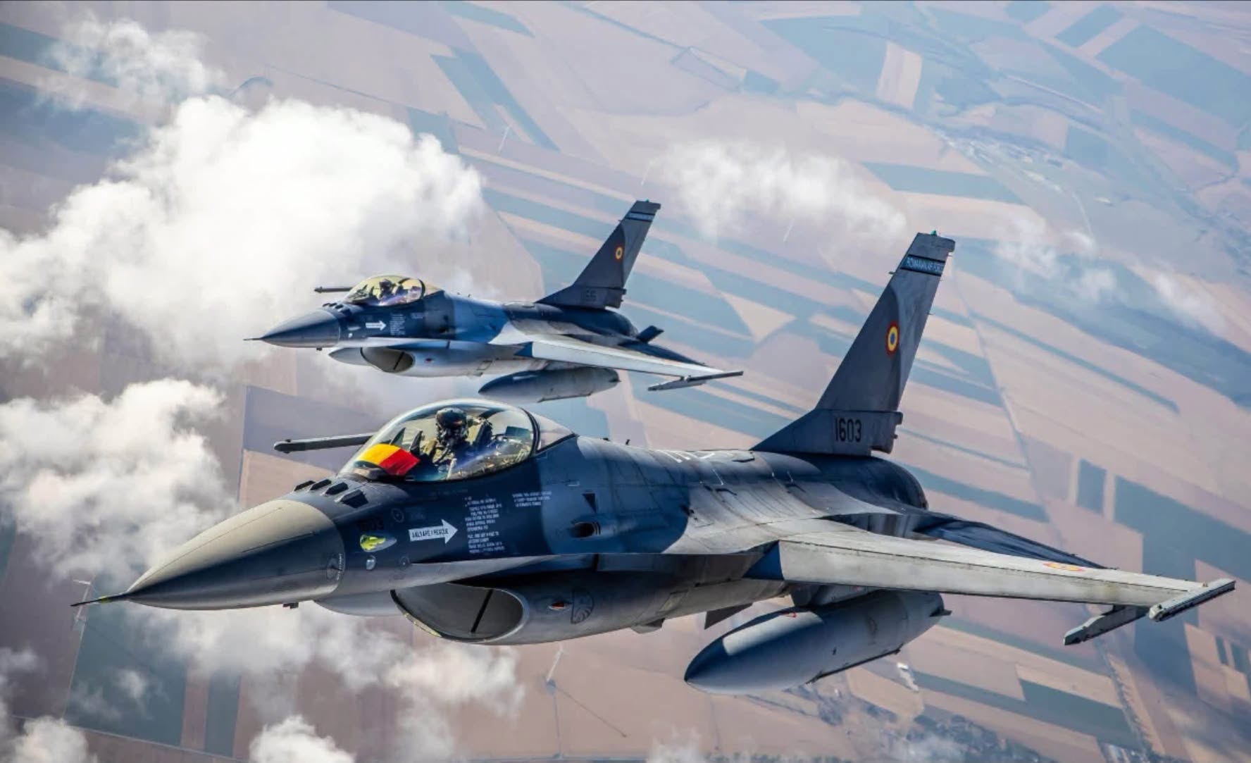 zece militari ai fortelor aeriene romane promovati in grad dupa misiunile de combatere a dronelor