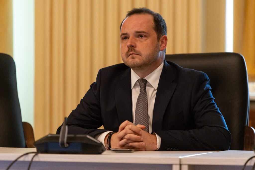 Alexandru Rogobete ii acuza pe reformistii ca au impiedicat proiectele energetice ale Romaniei Castiga cei care obtzin miliarde din importuri