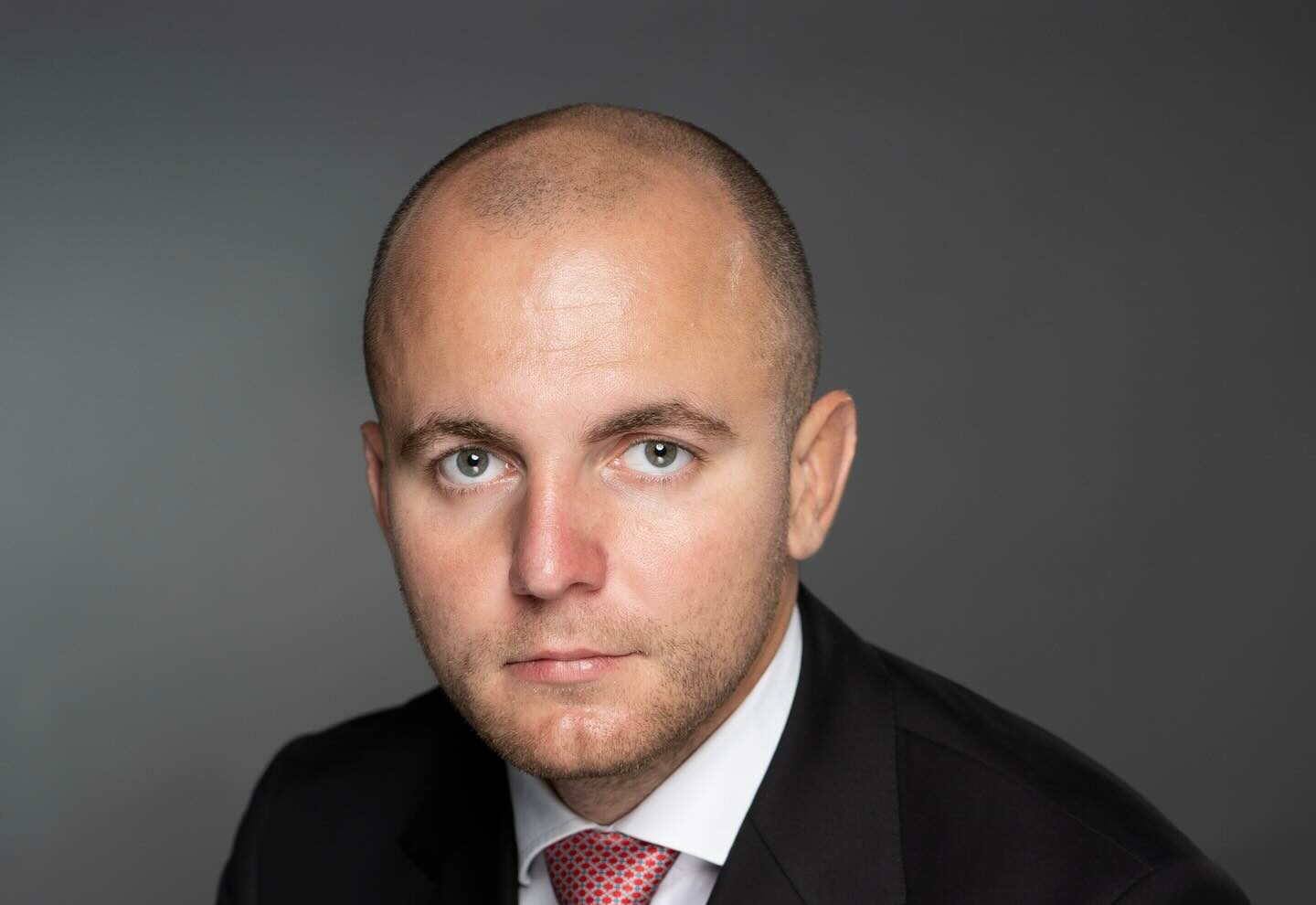 Andrei Gușă: Fabricile se închid, festivalurile continuă. Deputatul critică politica energetică a Guvernului Bolojan. 3 Andrei Gusa Fabricile se inchid festivalurile continua Deputatul critica politica energetica a Guvernului Bolojan