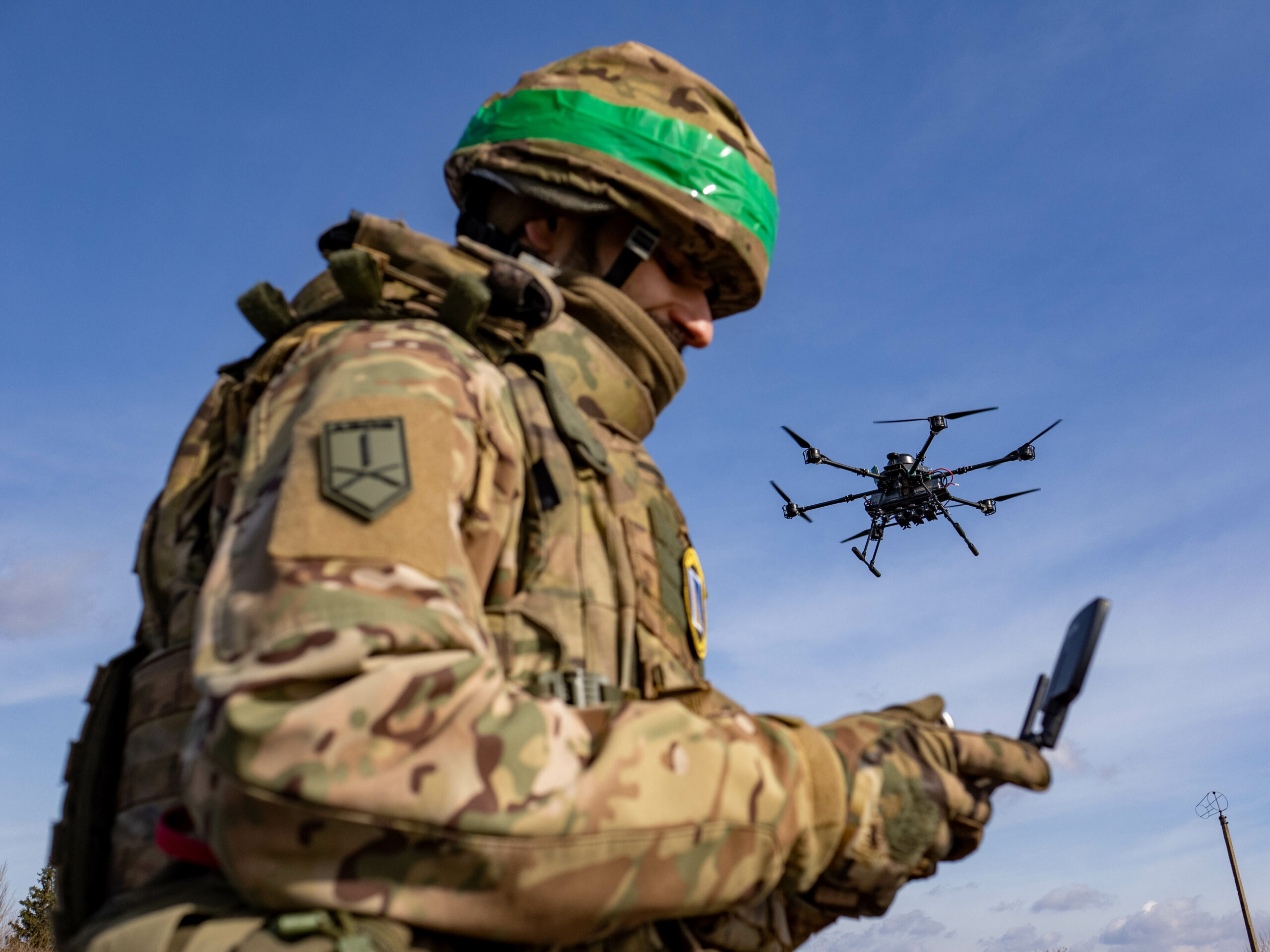 Cartelurile columbiene și-au trimis oamenii la război pentru a învăța metodele ucrainene de operare a dronelor. 2 Cartelurile columbiene si au trimis oamenii la razboi pentru a invata metodele ucrainene de operare a dronelor