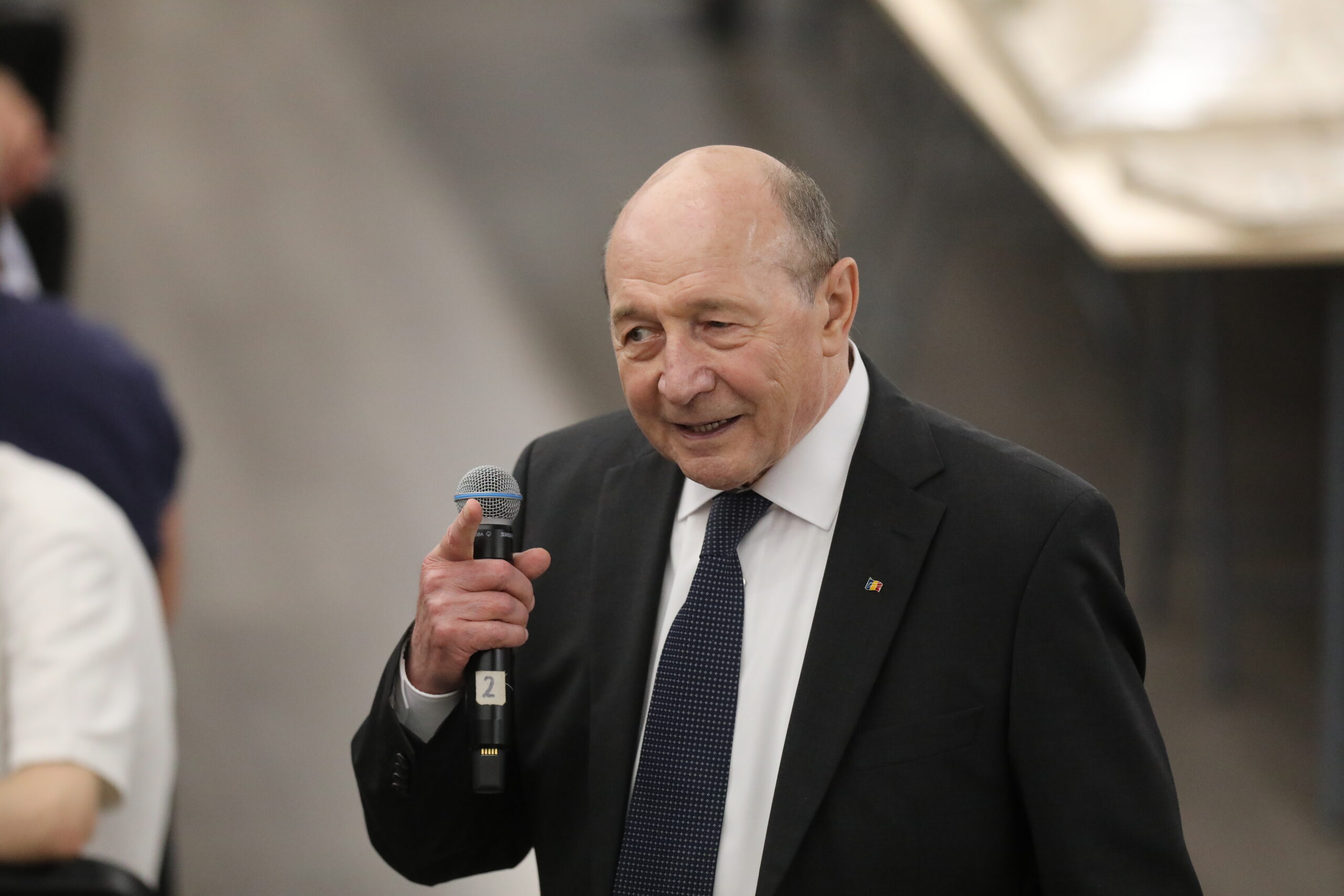 Ce declară un fost președinte despre Legea Salarizării. Băsescu: Te complici degeaba încercând să obții un rezultat. 2 Ce declara un fost presedinte despre Legea Salarizarii Basescu Te complici degeaba incercand sa obtzi un rezultat