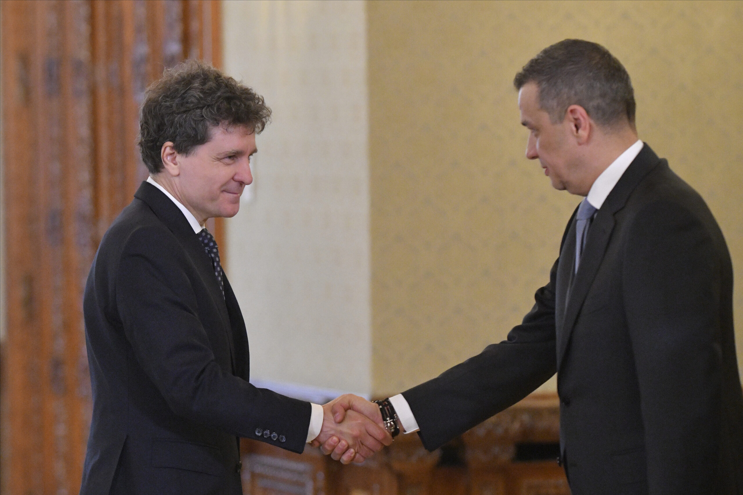 Comisia Europeană, sub presiune să oprească fondurile PNRR pentru România din cauza „amendamentului Fritz”. Scrisoare semnată de PPE și Renew. 2 Comisia Europeana sub presiune sa opreasca fondurile PNRR pentru Romania din cauza amendamentului Fritz Scrisoare semnata de PPE si Renew