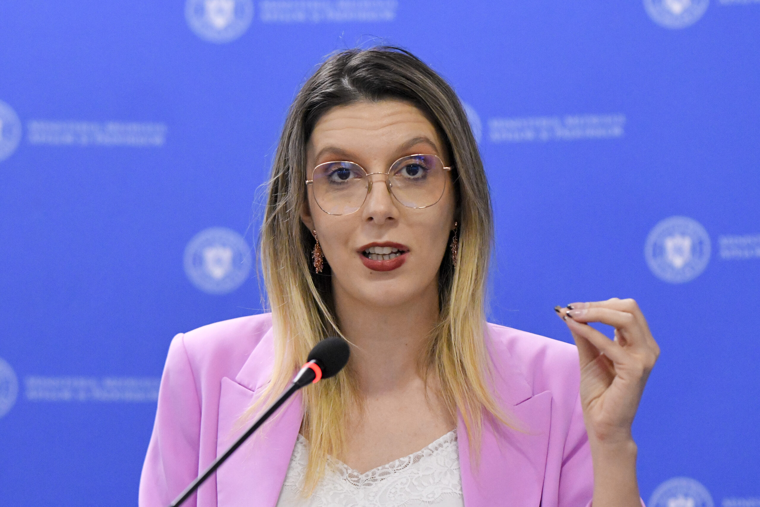 Diana Buzoianu solicită reguli mai stricte pentru platformele de socializare: „Democrațiile noastre sunt în pericol” 3 Diana Buzoianu solicta reguli mai stricte pentru platformele de socializare Democratiile noastre sunt in pericol