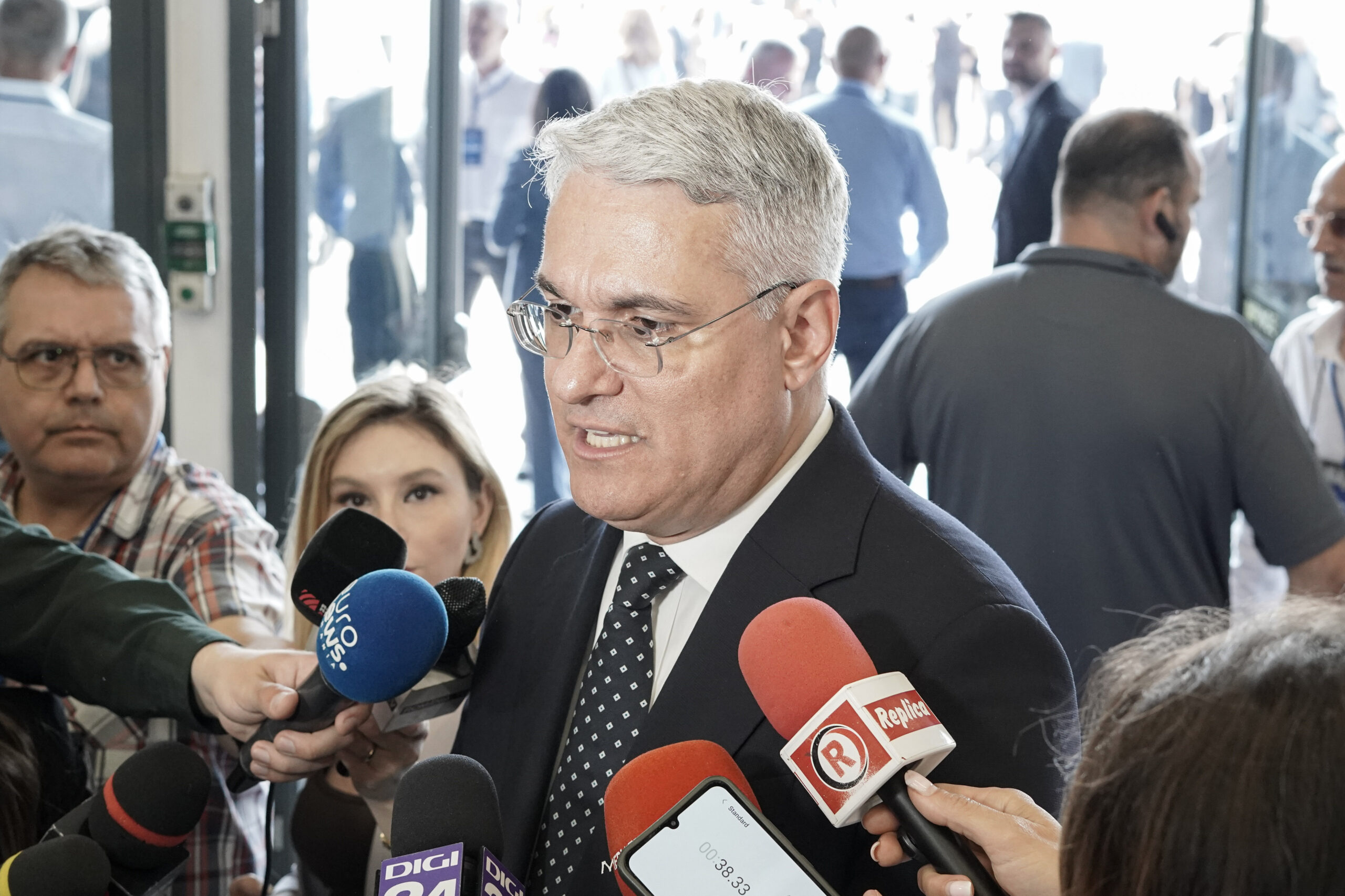 După Oana Gheorghiu, Dragoș Pîslaru își asumă public funcția de președinte al unei filiale PNL din București. 2 Dup Oana Gheorghiu Dragos Pislaru isi asuma public functia de presedinte al unei filiale PNL din Bucuresti