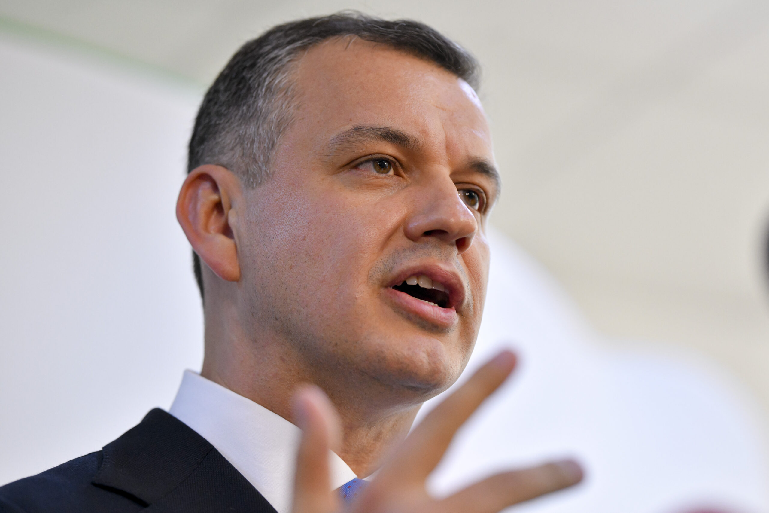 Eugen Tomac despre Legea salarizarii Nicusor Dan nu va semna o legem prin care sa se reduca veniturile din Educatie si Sanatate