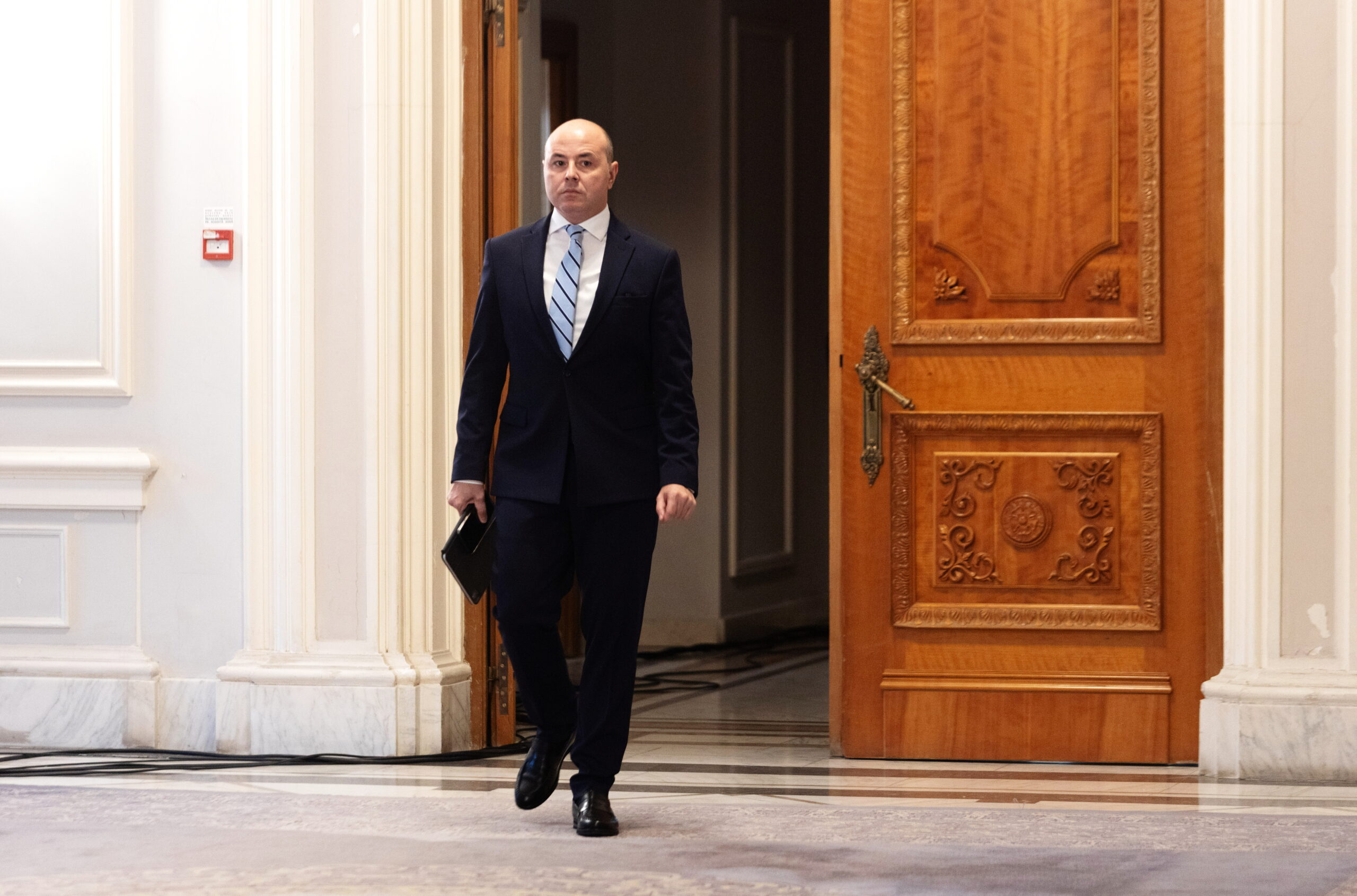 Fratele ambasadorului Romaniei in SUA atac la liderul AUR George Simion dupa apelul fostilor oficiali americani legat de viza Peripeiile lui Simion in SUA s au intors impotriva lui