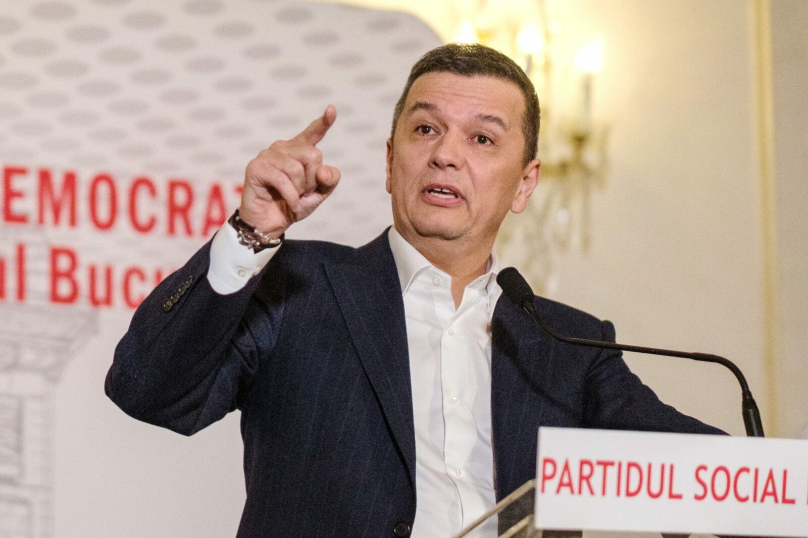 Grindeanu ataca Guvernul se imprumut cu o mie de euro pe secunda Bolojan si camarila userista trebuie sa plece