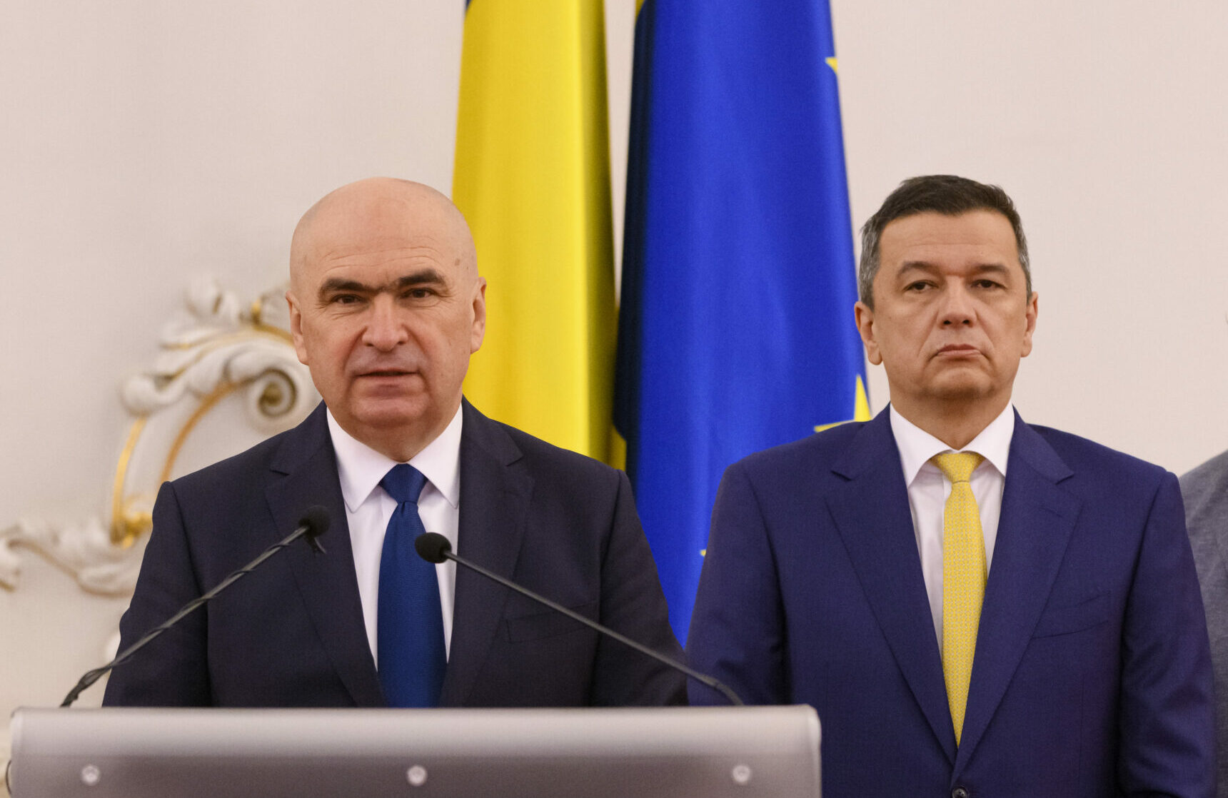 Liberalii și social-democrații își aduc acuzații reciproce pentru impasul în adoptarea Legii salarizării. În discuție sunt 770 de milioane de euro din PNRR. 2 Liberalii si social democratii isi aduc acuzatii reciproce pentru impasul in adoptarea Legii salarizarii In discutie sunt 770 de milioane de euro din PNRR