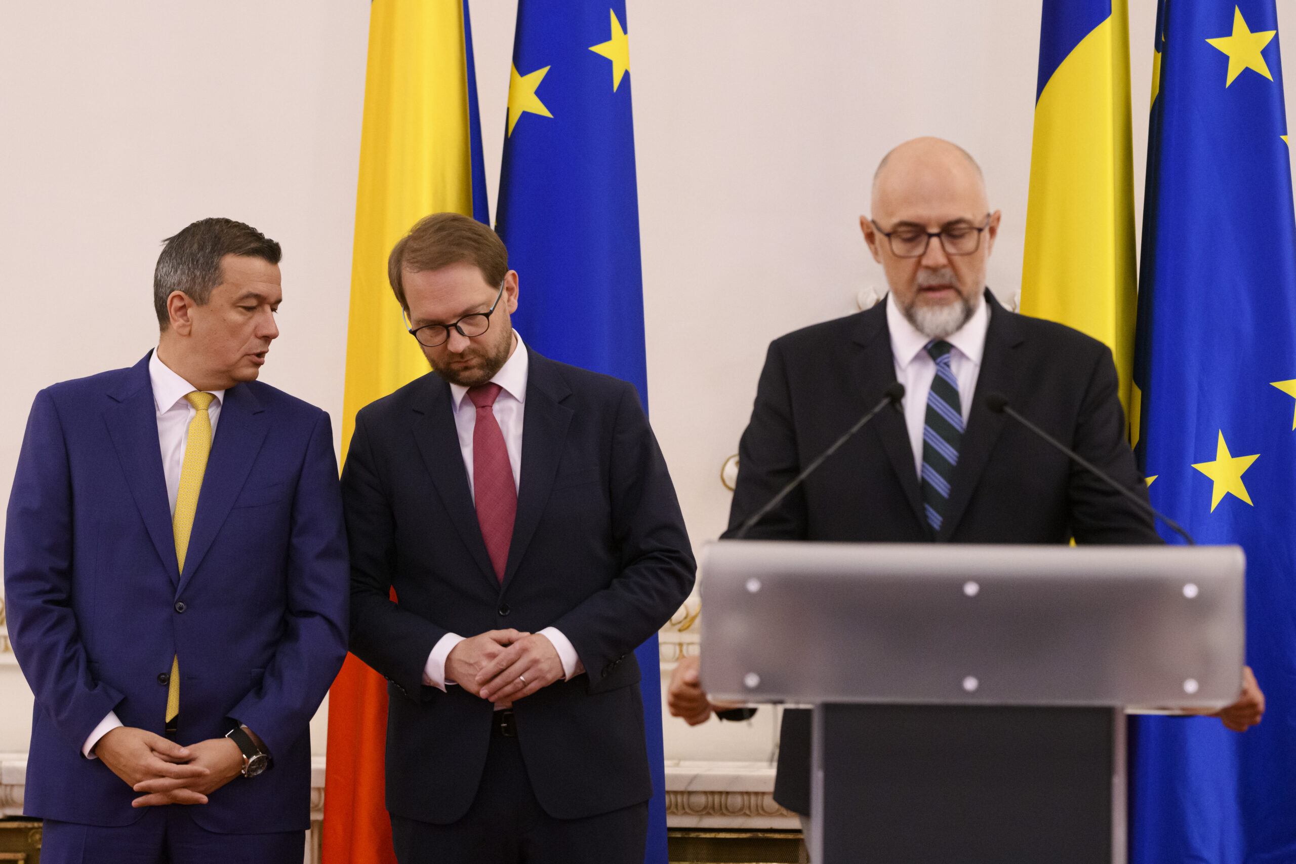 Liderii coalitiei se intalnesc marti la Palatul Cotroceni Nicusor Dan poarta discutii cu Grindeanu Bolojan Fritz si Kelemen Hunor privind deblocarea legii salarizarii bugetarilor