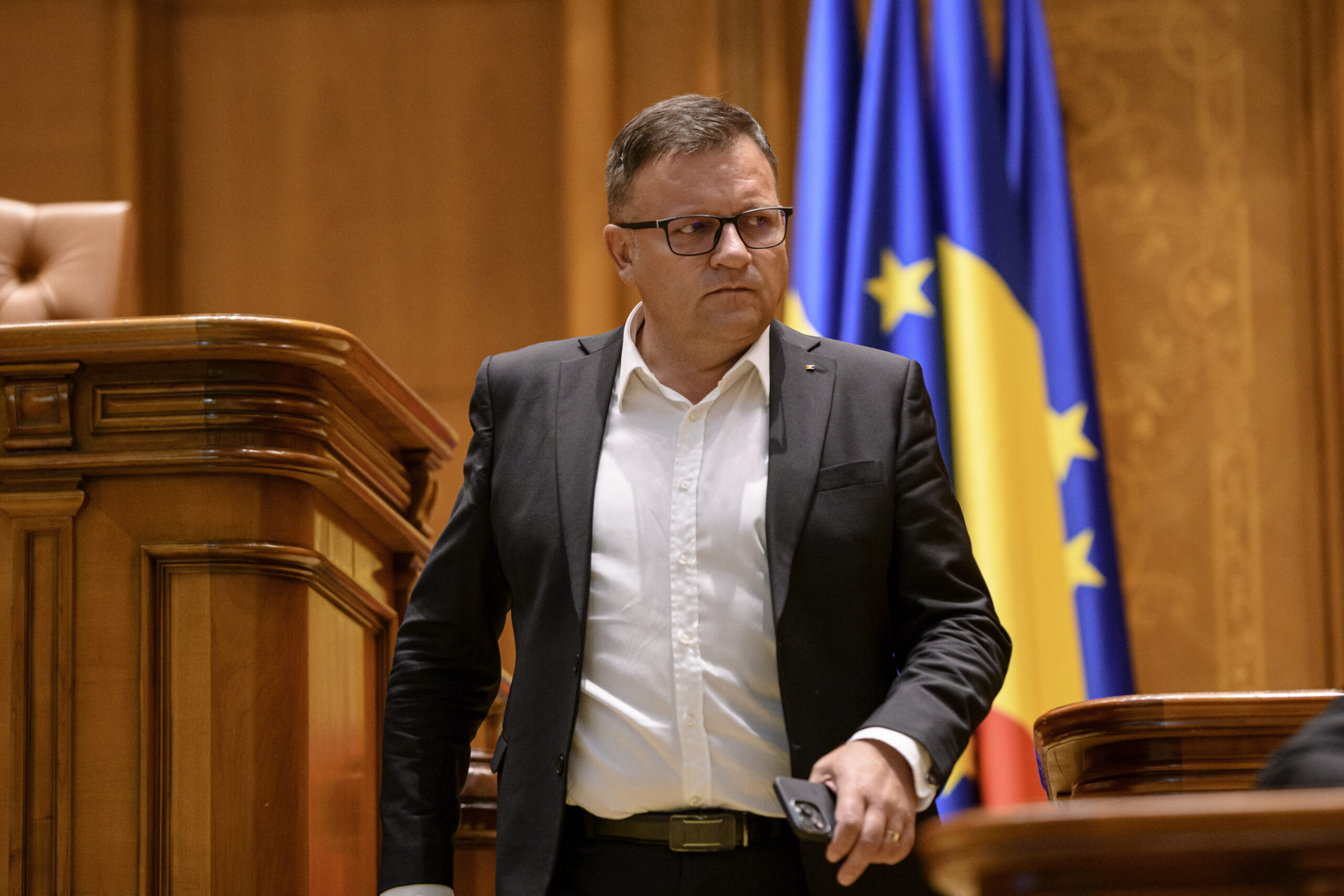Marius Budai PSD nu va sustine o lege a salarizarii care distruge societatea O lege a salarizarii trebuie negociata cu sindicatele nu pe strada