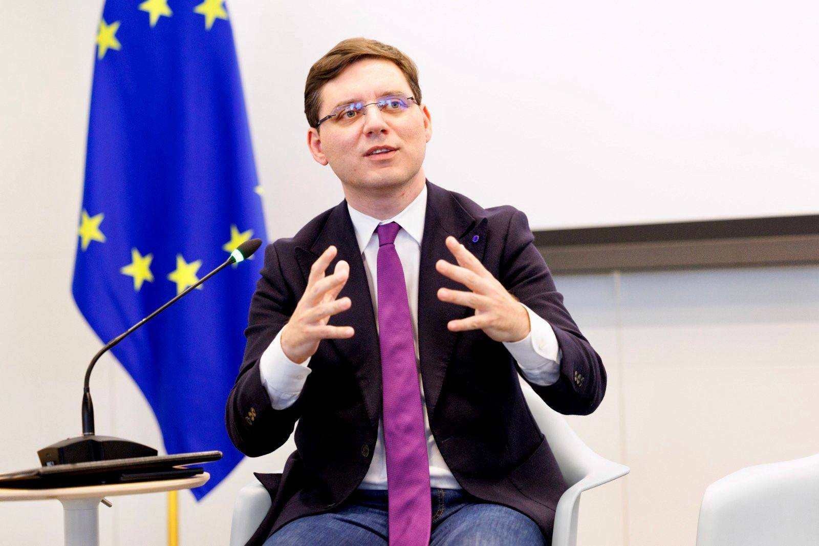 Negrescu, referitor la Legea Salarizării: Guvernul a trimis la Bruxelles un proiect cu divergențe existente 2 Negrescu referitor la Legea Salarizarii Guvernul a trimis la Bruxelles un proiect cu divergente