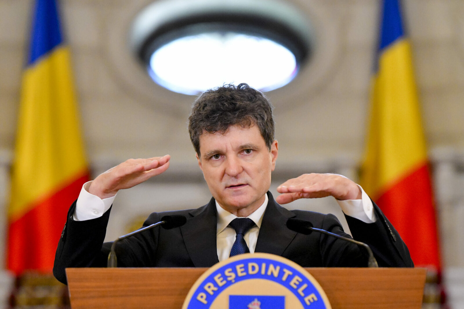 Nicuser Dan ii convoaca joi la Cotroceni pe Grindeanu Fritz Bolojan si Kelemen Discutii esentiale despre implementarea proiectelor PNRR
