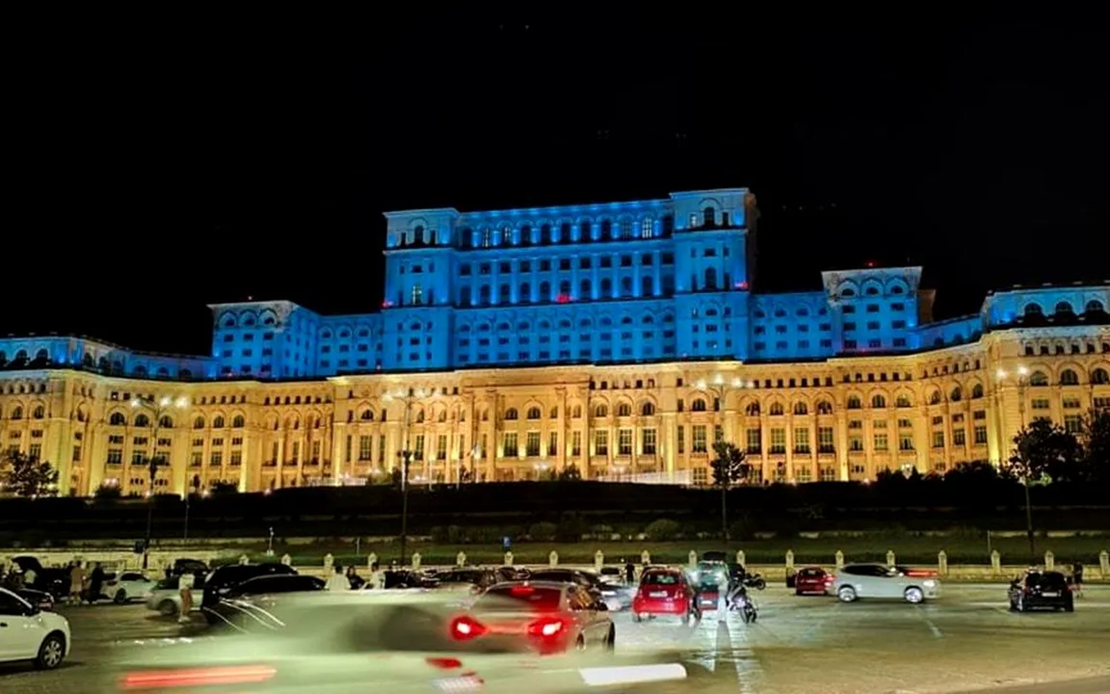 Palatul Parlamentului va fi iluminat in culorile Ucrainei Romania celebreaza Ziua Independentei Ucrainei
