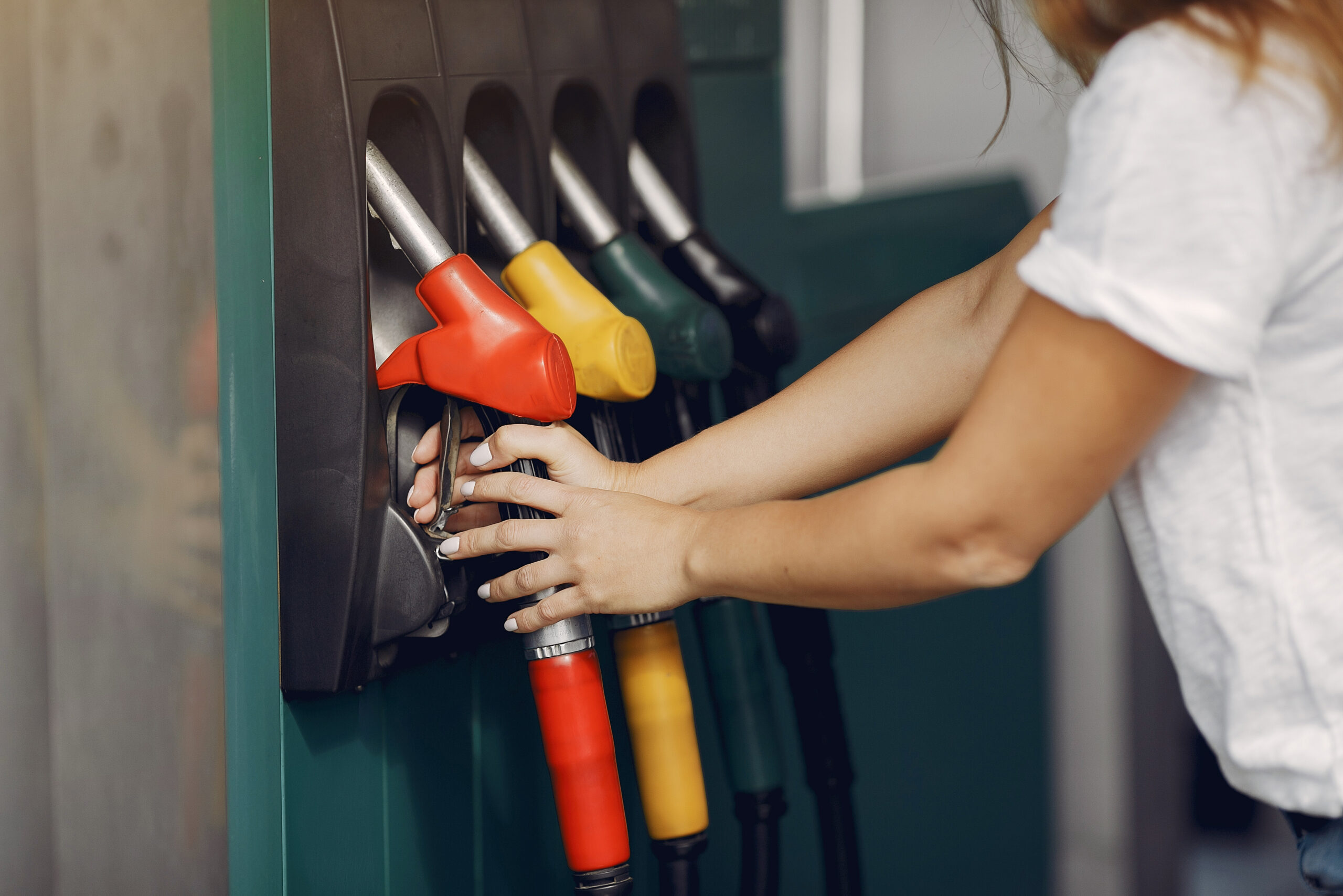 Prețurile motorinei au crescut alarmant. Un fost ministru al Energiei solicită intervenția Guvernului. 4 Preturile motorinei au crescut alarmant Un fost ministru al Energiei solicita interventia Guvernului