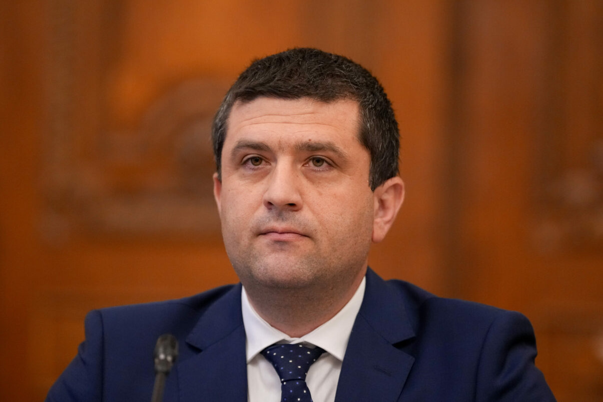 Radu Miruță anunță că Metrorex și CFR nu vor fi impactate de măsurile de reducere a consumului de energie. 2 Radu Miruta anunta ca Metrorex si CFR nu vor fi impactate de masurile de reducere a consumului de energie