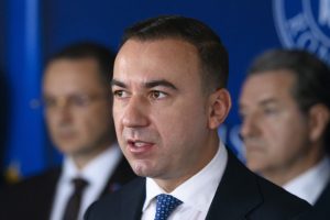 Sa paraseasca Palatul Victoria Bogdan Ivan il provoaca pe Bolojan sa viziteze fabricile