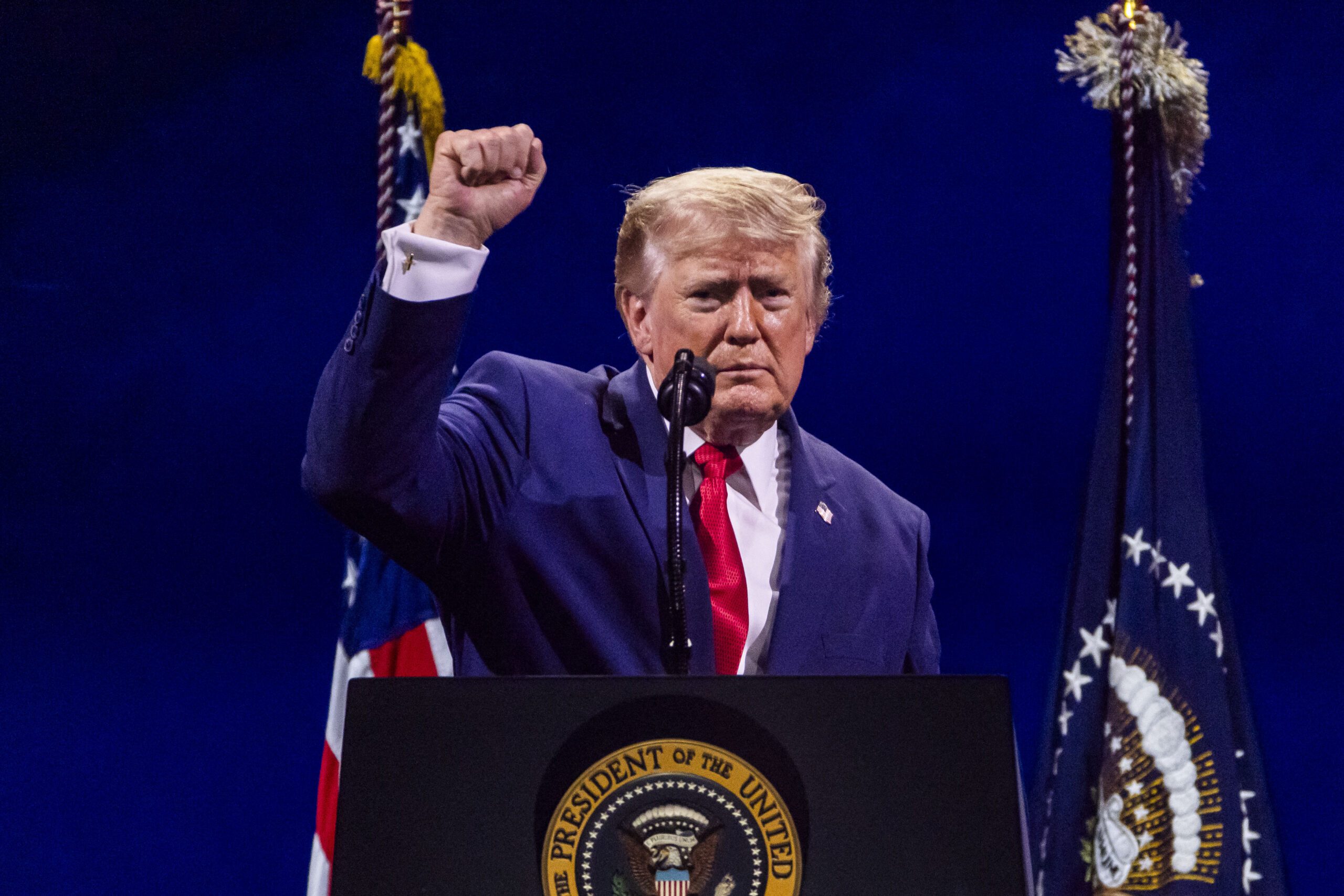 Strângere de fonduri pentru asasinarea lui Donald Trump, la un post de televiziune. Cât a strâns realizatoarea emisiunii? 2 Strangere de fonduri pentru asasinarea lui Donald Trump la un post de televiziune Cat a strans realizatoarea emisiunii
