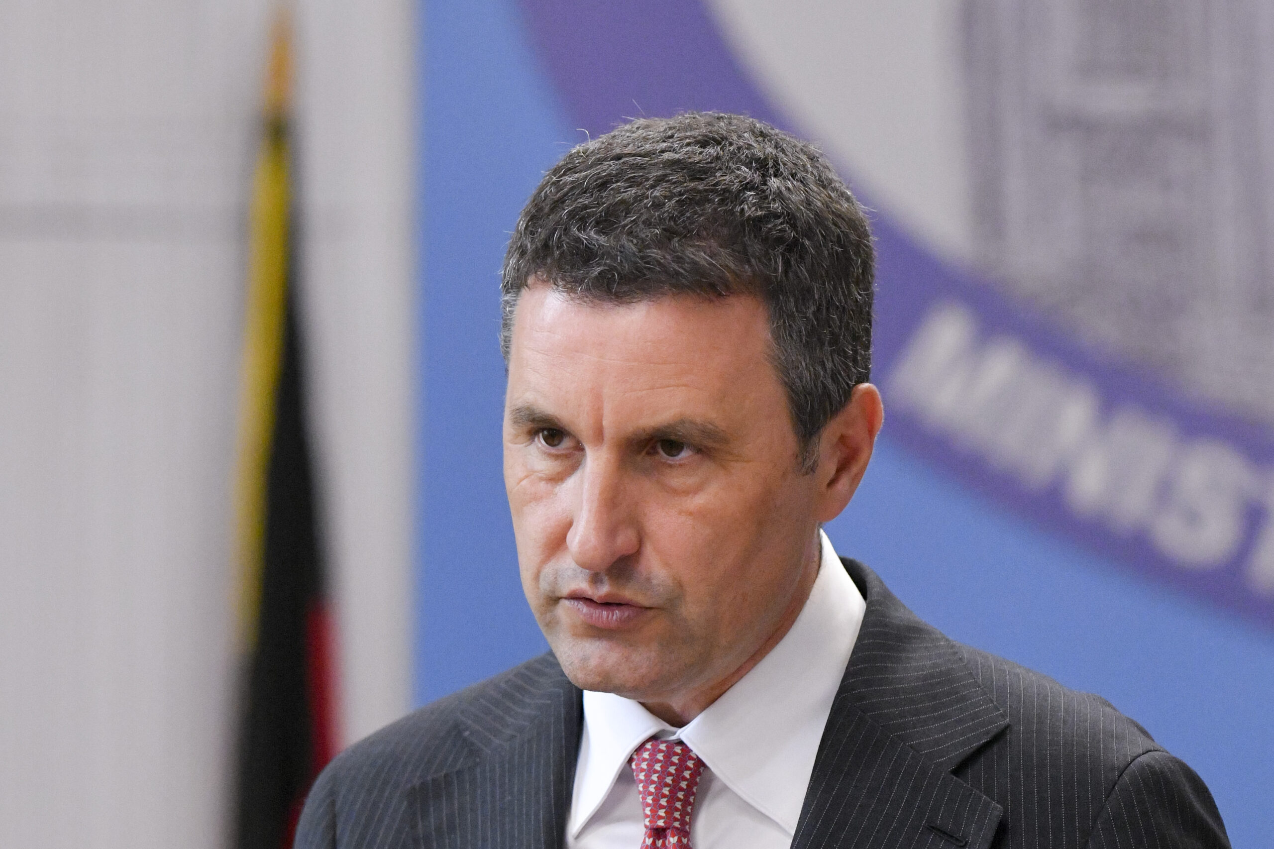 Tanczos Barna, referitor la legea ANI: A devenit o competiție de mesaje politice. Este inacceptabil să elaborăm legi cu o țintă clară către o anumită persoană. 2 Tanczos Barna referitor la legea ANI A devenit o competitie de mesaje politice Este inacceptabil sa elaboram legi cu o tinta clara catre o anumita persoana