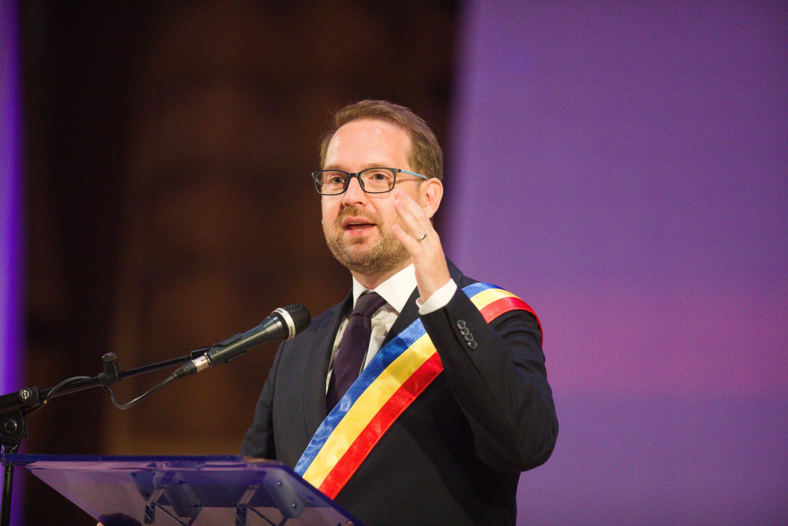 USR propune o nouă Lege a Integrității, fără amendamentul care l-ar putea suspenda pe Dominic Fritz: O adevărată cursă contra timp. 2 USR propune o noua Lege a Integritatii fara amendamentul care l ar putea suspenda pe Dominic Fritz O adevarata cursa contra timp