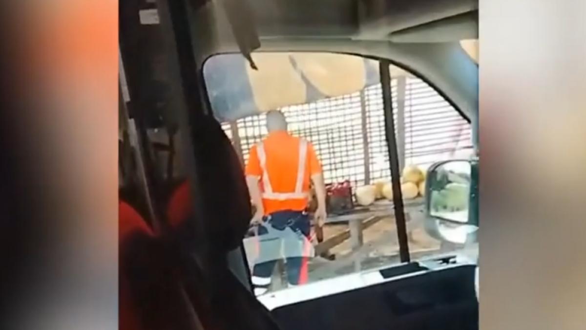 Imagini șocante în Bacău: Echipajul unei ambulanțe cu doi copii s-a oprit pe marginea drumului... 3 imagini socante in bacau efipajul unei ambulante cu doi copii s a oprit pe marginea drumului