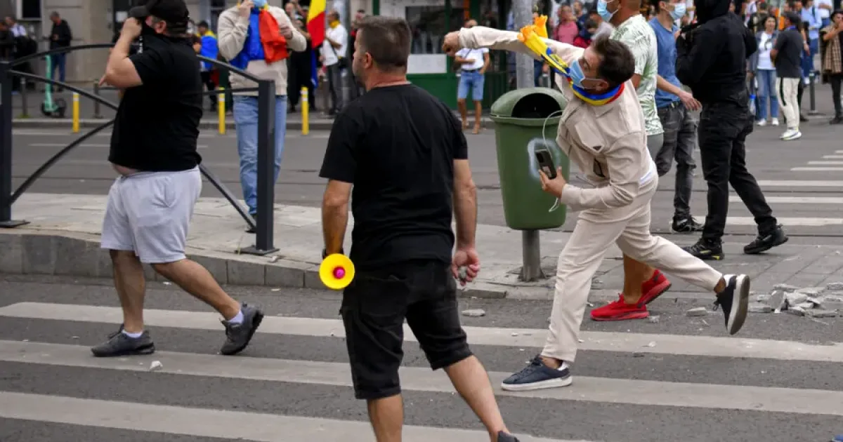 Băsescu despre infiltrații la protestul ciobanilor: cineva îi trimite și îi organizează