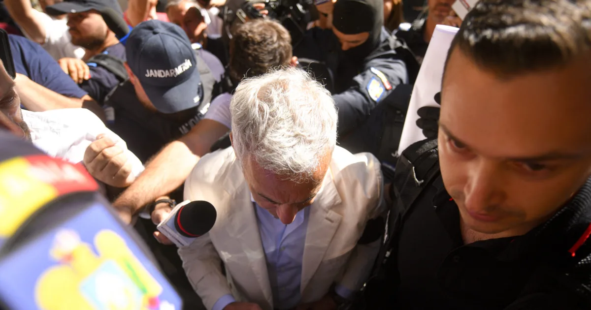Călin Georgescu, reținut 24 de ore de procurorii DIICOT 4 Călin Georgescu, reținut 24 de ore de procurorii DIICOT