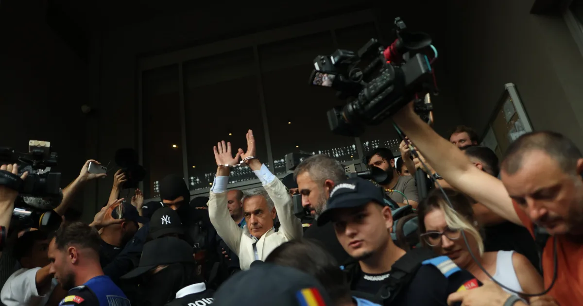 Călin Georgescu și Ionel Rusen, reținuți de DIICOT. Georgescu a arătat cătușele