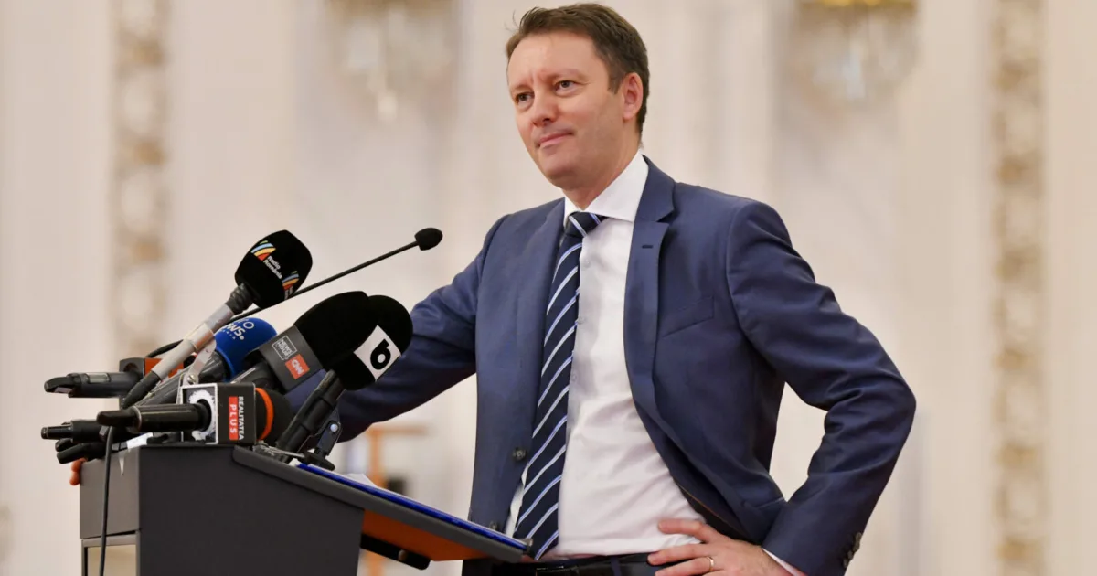Candidatul la premier, întrebat repetat despre salariul minim până răspunde