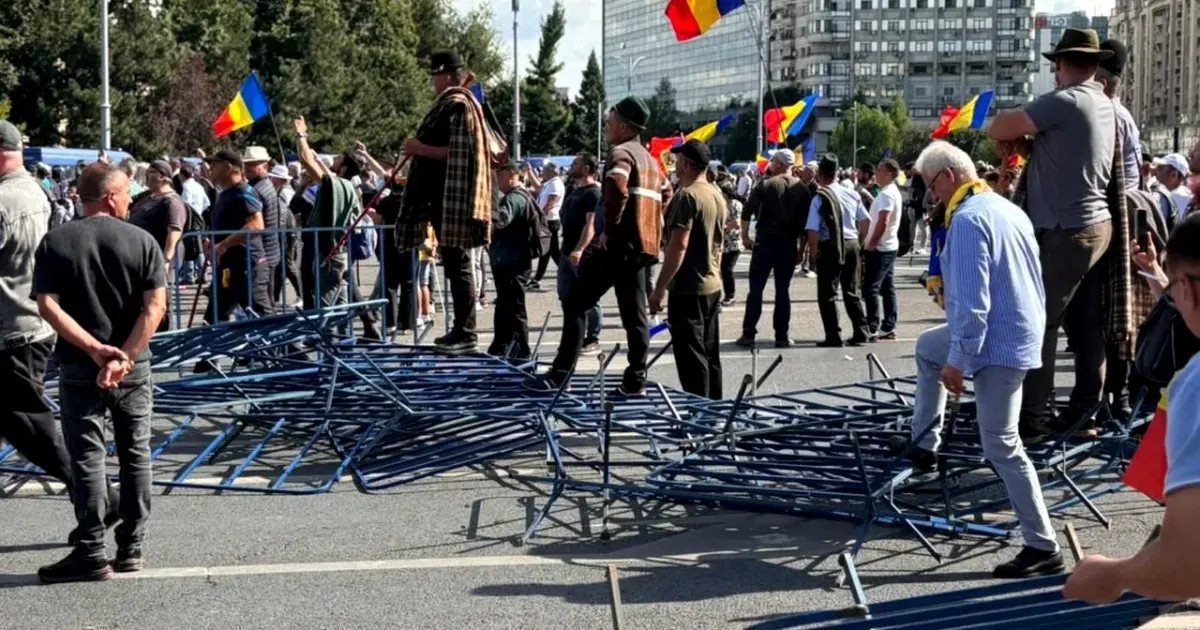 Fost lider liberal: Premierule, coboară din birou și vorbește cu oamenii!