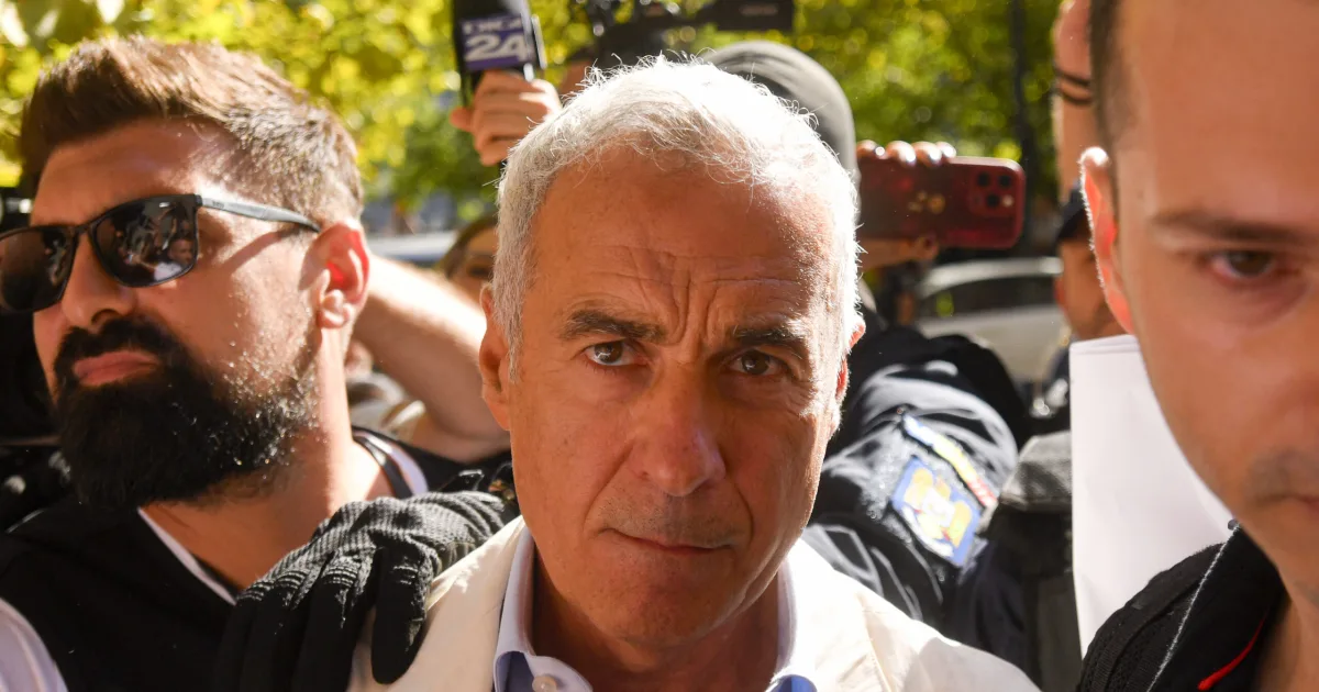 Măsura DIICOT în cazul Călin Georgescu, după percheziții. Aparat de bruiaj găsit în mașină 3 Măsura DIICOT în cazul Călin Georgescu, după percheziții. Aparat de bruiaj găsit în mașină