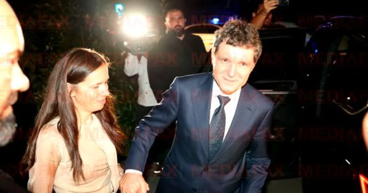 Nicușor Dan discută despre viitorul Guvern la nunta lui Nazare. Cine va „năși” executivul