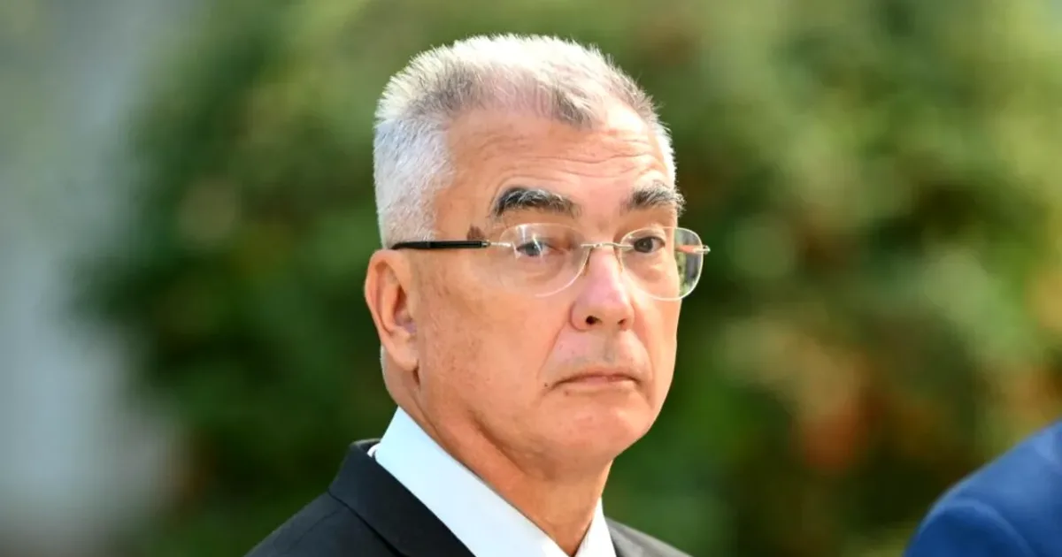 Peiu: trei episoade în căderea Guvernului Bolojan. Ce spune despre Guilfoyle 2 Peiu: trei episoade în căderea Guvernului Bolojan. Ce spune despre Guilfoyle