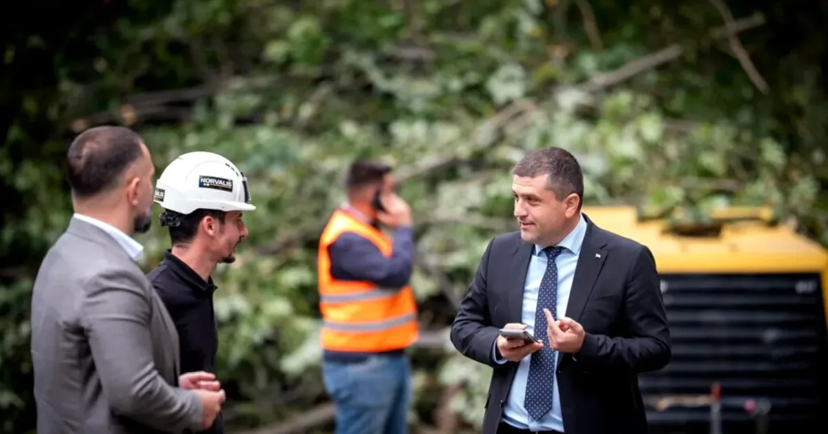 Radu Miruță, blocat o oră pe Valea Oltului: „Patru lucrau, restul priveau Oltul”