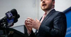 Rogobete cere demisia lui Moldovan de la CNAS: „Aceeași gândire de tăieri”