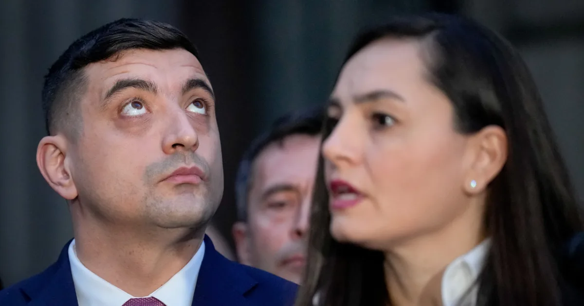 Șefa POT îl atacă pe Simion: susținătorii lui Georgescu petreceau cu lăutarii 2 Șefa POT îl atacă pe Simion: susținătorii lui Georgescu petreceau cu lăutarii