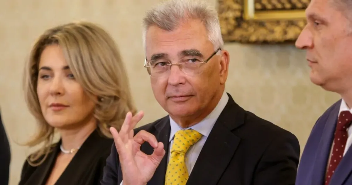 AUR compară numirea lui Niculescu cu practicile lui Carol al II-lea