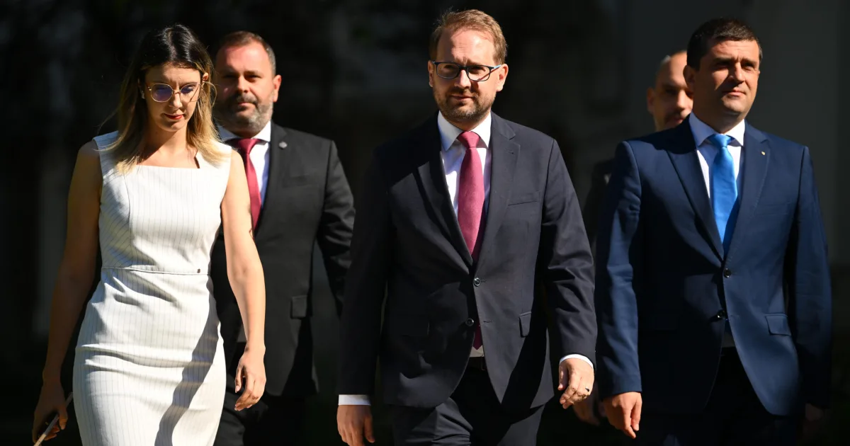 Bătălie în USR: Buzoianu, Miruță și Viziteu se duelează la congresul de la Timișoara 2 Bătălie în USR: Buzoianu, Miruță și Viziteu se duelează la congresul de la Timișoara