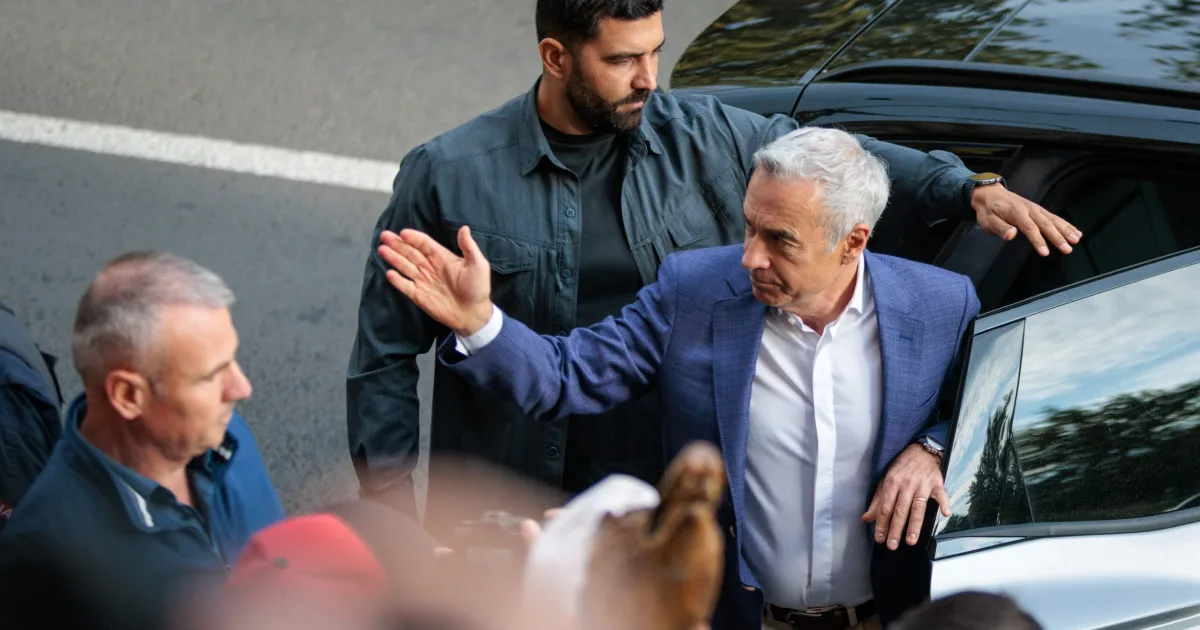 Cu cine împarte Călin Georgescu aceeași celulă