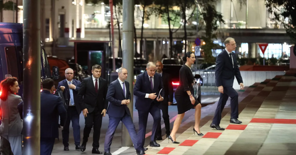 Guvernul Niculescu a depus jurământul. România are un nou premier