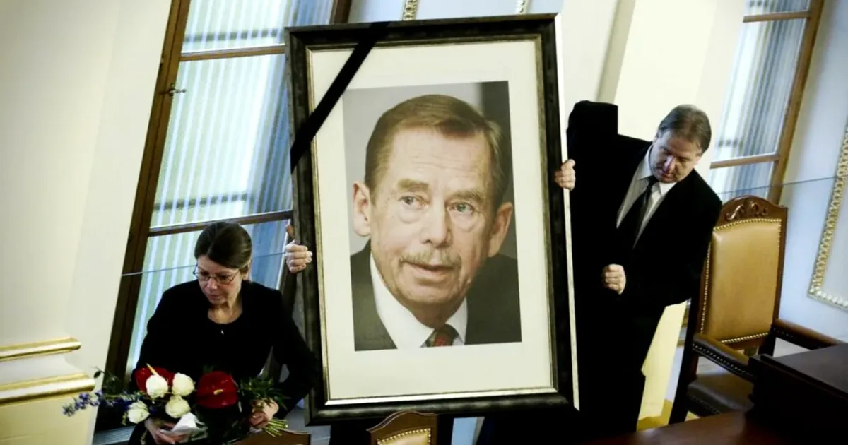Nicușor Dan, omagiu pentru Václav Havel, disidentul născut acum 90 de ani 2 Nicușor Dan, omagiu pentru Václav Havel, disidentul născut acum 90 de ani