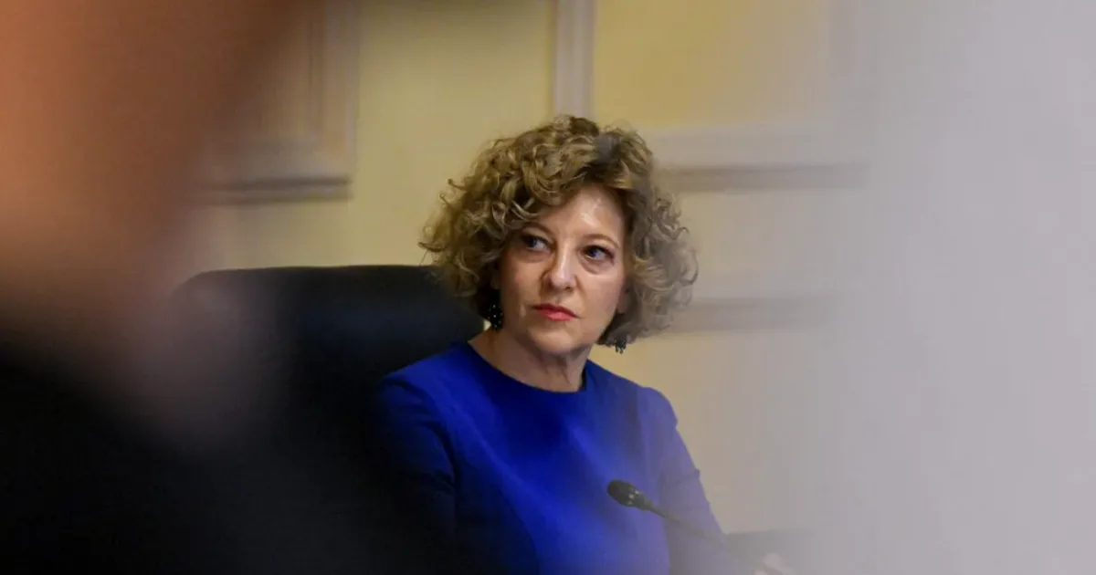 Oana Gheorghiu: „România poate fi ținută luni întregi într-o criză politică” 2 Oana Gheorghiu: „România poate fi ținută luni întregi într-o criză politică”