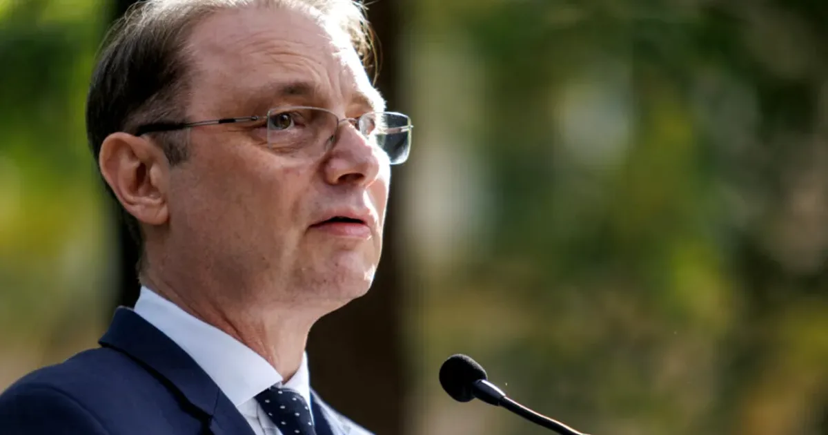 România încheie mâine o paralizie politică de cinci luni. Guvernul Niculescu, șase luni