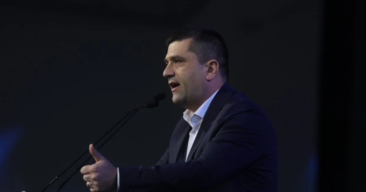 USR trece în opoziție și lansează atacuri la PSD: „Scopul lor e doar să facă gălăgie” 2 USR trece în opoziție și lansează atacuri la PSD: „Scopul lor e doar să facă gălăgie”